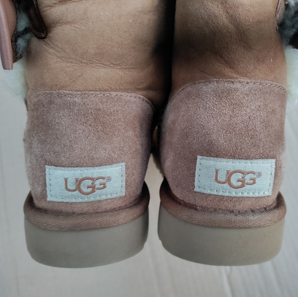 UGG | Daelynn Chestnut Shearling Boot w/ Bows Size 6 Womens - Picture 6 of 15